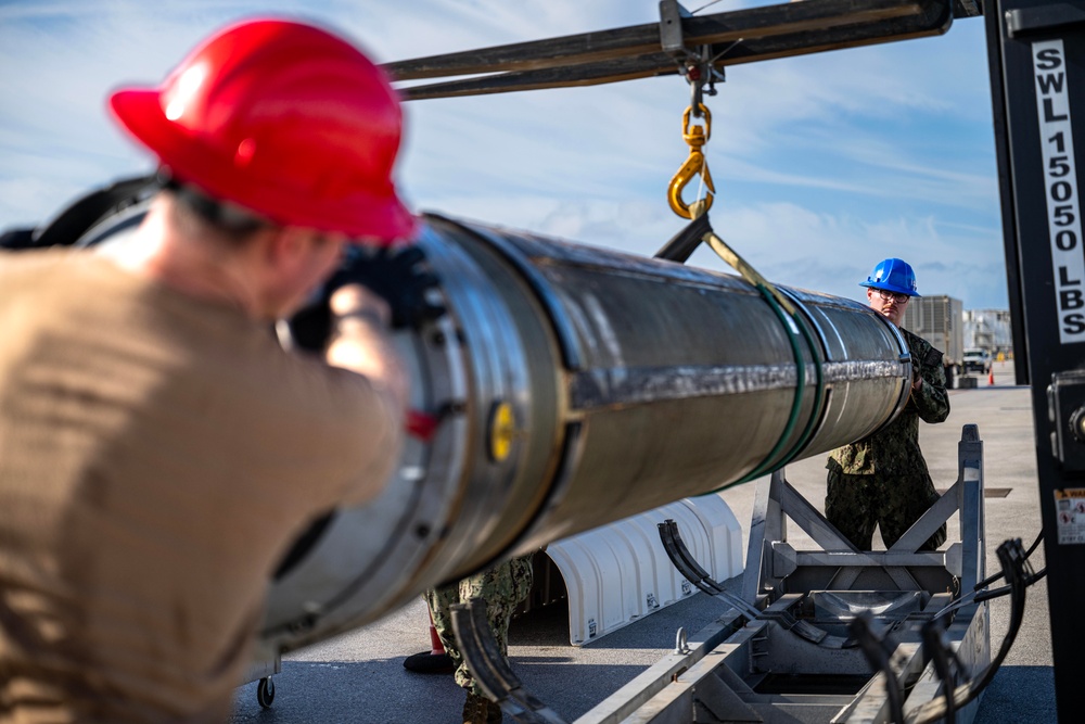 USS Springfield onloads Tomahawks