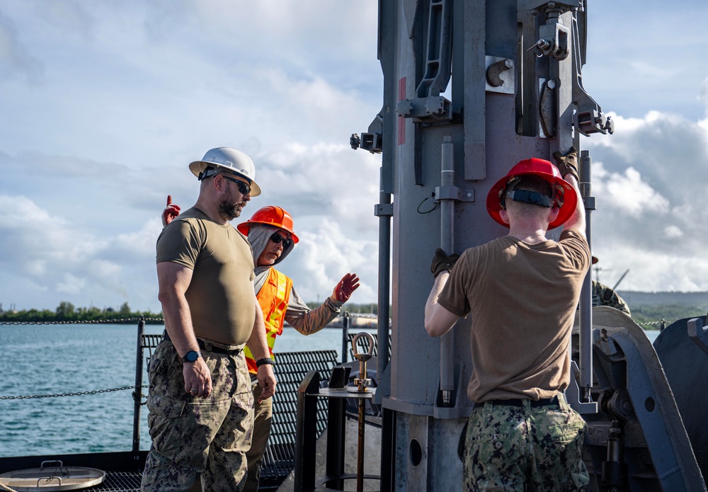 USS Springfield onloads Tomahawks