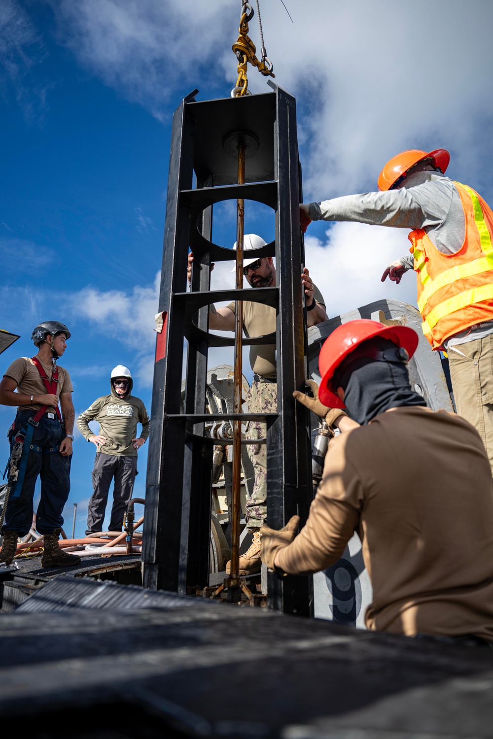 USS Springfield onloads Tomahawks