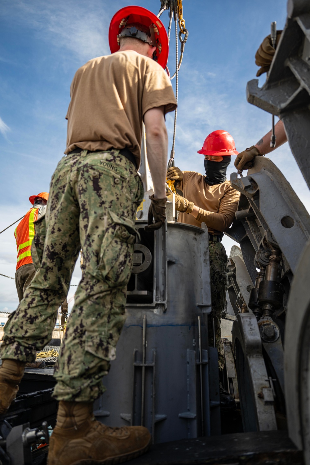 USS Springfield onloads Tomahawks