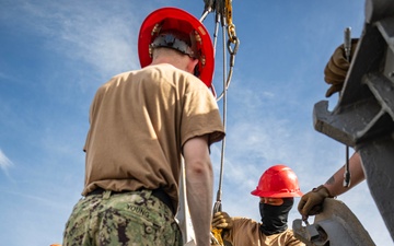 USS Springfield onloads Tomahawks