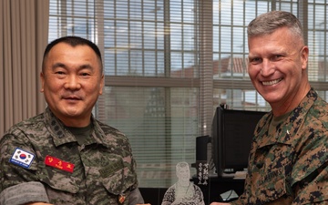 Brig. Gen. Kevin Collins Meeting with ROK Marine Col. Choong Hyo Yang