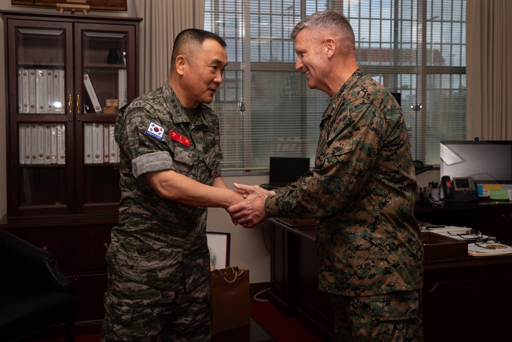 Brig. Gen. Kevin Collins Meeting with ROK Marine Col. Choong Hyo Yang