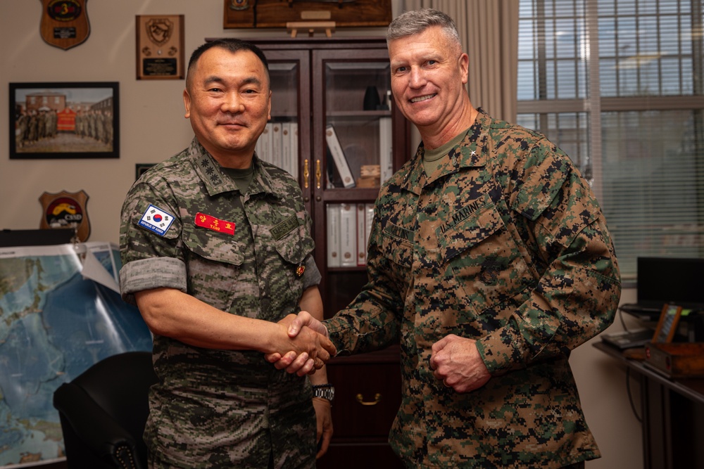 Brig. Gen. Kevin Collins Meeting with ROK Marine Col. Choong Hyo Yang