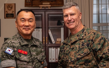 Brig. Gen. Kevin Collins Meeting with ROK Marine Col. Choong Hyo Yang