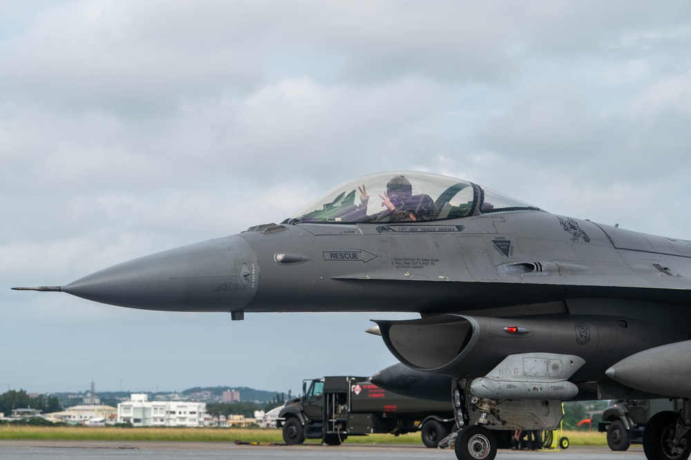 18th Wing keeps mission in motion during comm outage exercise