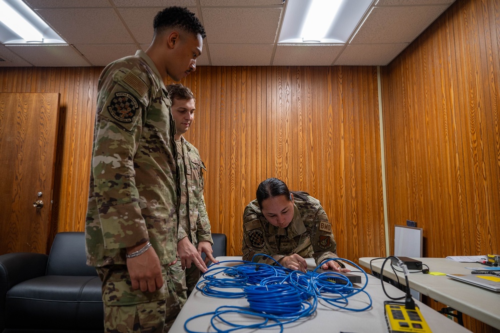 18th Wing keeps mission in motion during comm outage exercise