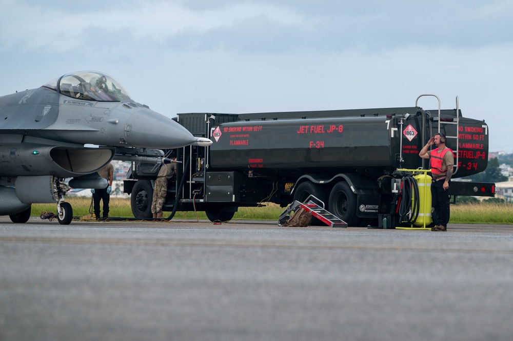 18th Wing keeps mission in motion during comm outage exercise