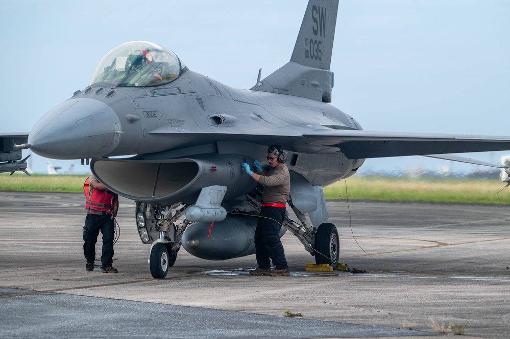 18th Wing keeps mission in motion during comm outage exercise