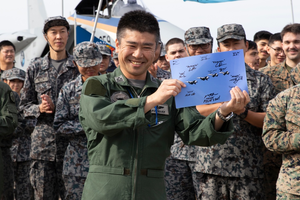 KS 25 | U.S. Marines, JASDF exchange end of exercise gifts