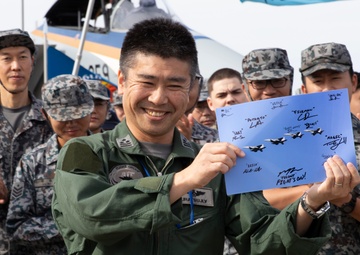 KS 25 | U.S. Marines, JASDF exchange end of exercise gifts