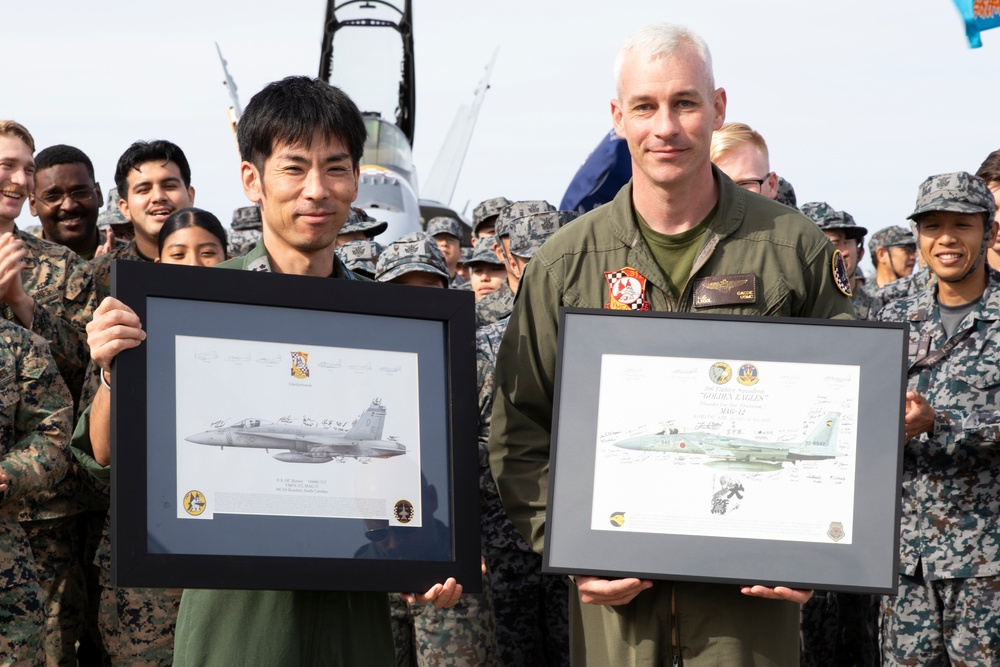 KS 25 | U.S. Marines, JASDF exchange end of exercise gifts