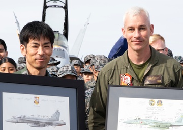 KS 25 | U.S. Marines, JASDF exchange end of exercise gifts