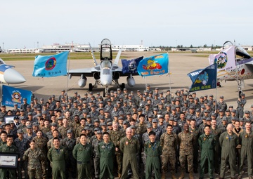 KS 25 | U.S. Marines, JASDF exchange end of exercise gifts