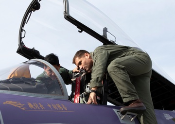 KS 25 | U.S. Marines, JASDF exchange end of exercise gifts