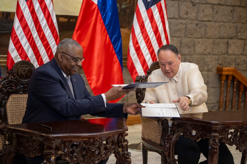 Secretary Austin, Secretary Teodoro sign GSOMIA