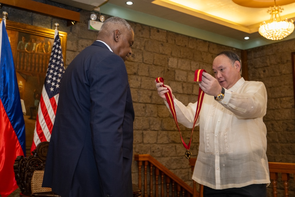 Secretary Austin, Secretary Teodoro sign GSOMIA