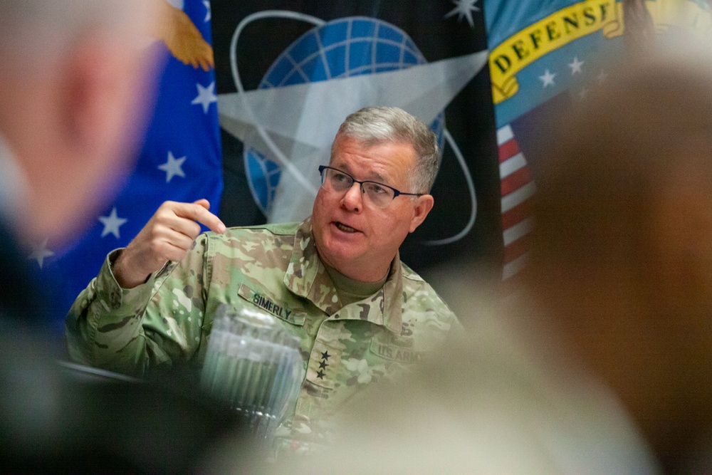 DLA director engages with Distribution workforce, receives update on operating plan alignment