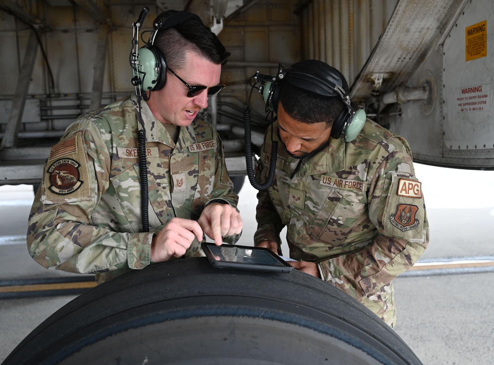 Reservist breaks language barrier to become crew chief