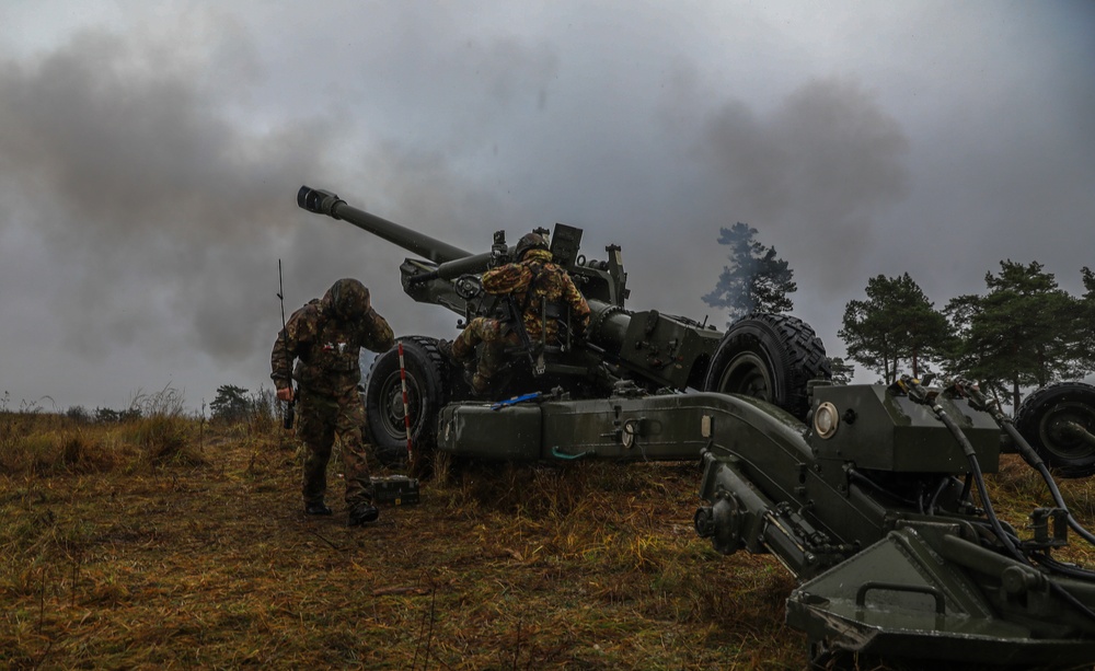 Italian soldiers conduct FH70 live fire exercise as part of the Dynamic Front 25