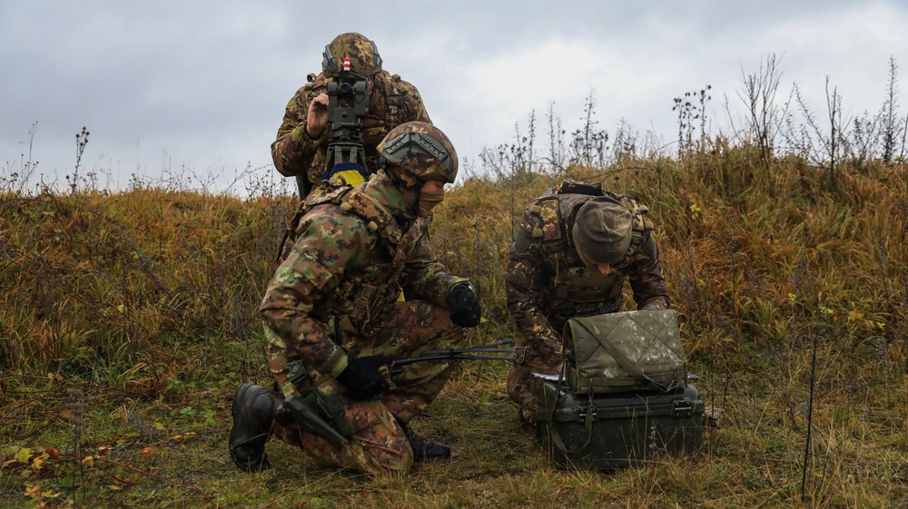 Italian soldiers conduct FH70 live fire exercise as part of the Dynamic Front 25