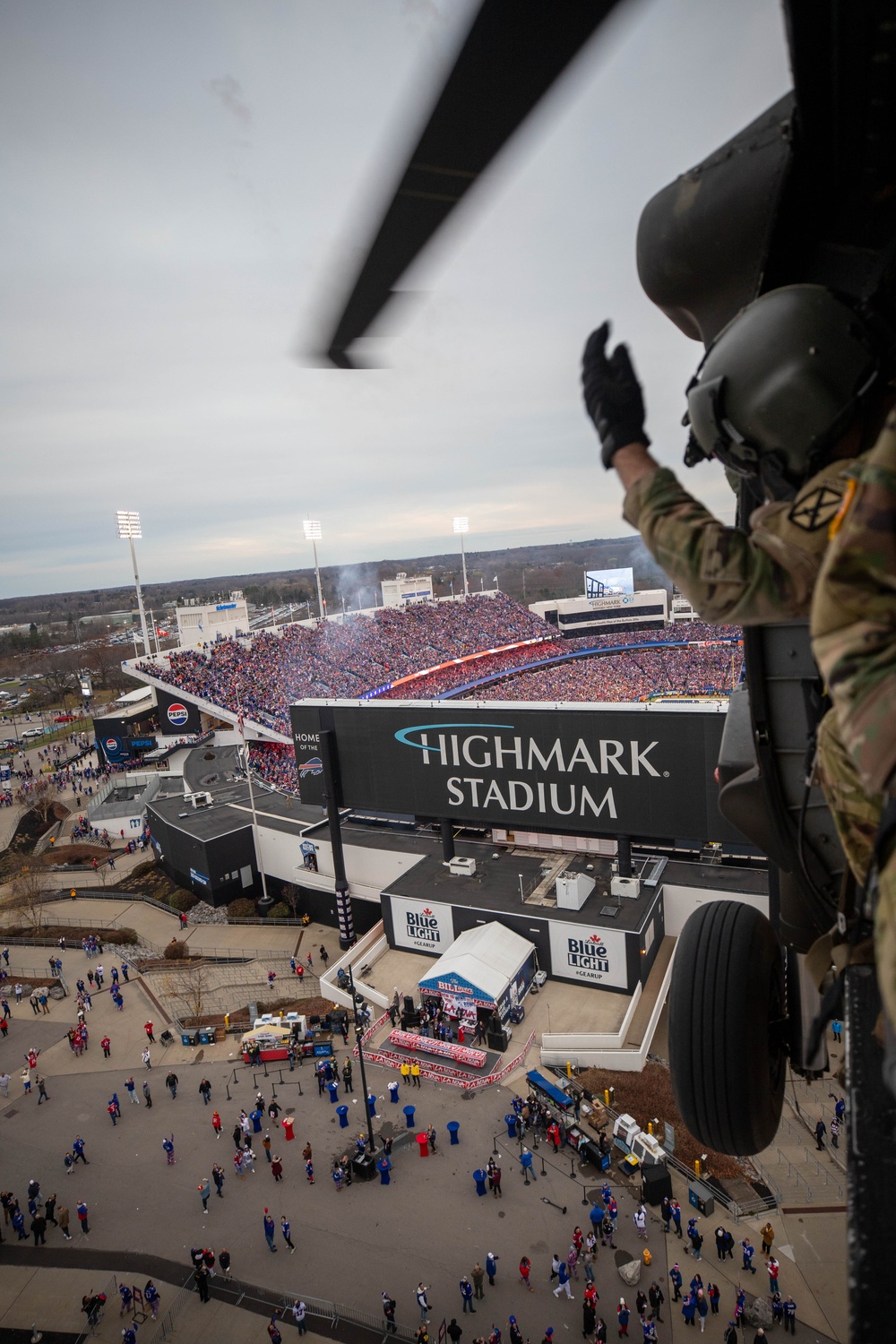 10th Mountain Division (LI) Combat Aviation Brigade participates in NFL Salute to Service