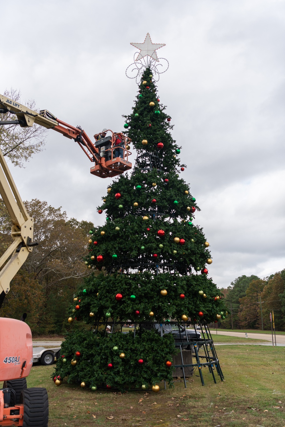 Arnold AFB tree lighting set for Dec. 3