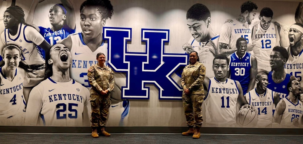 Kentucky women’s basketball honors female service members