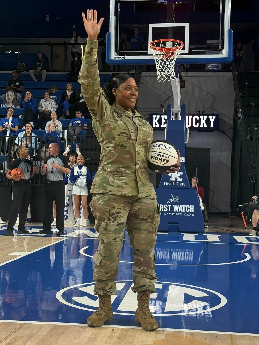 Kentucky women’s basketball honors female service members