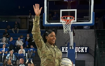 Kentucky women’s basketball honors female service members