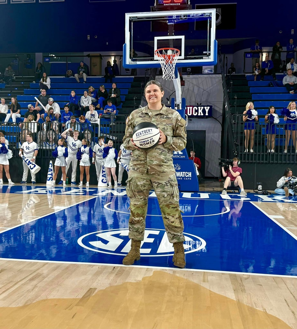 Kentucky women’s basketball honors female service members