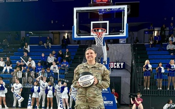 Kentucky women’s basketball honors female service members