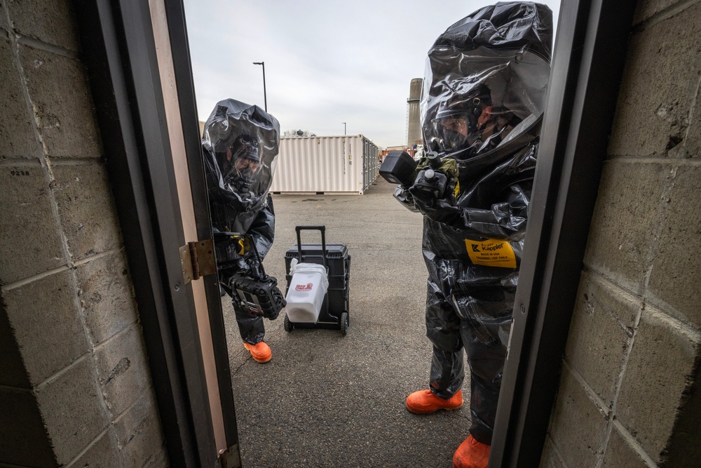 21st WMD-CST trains at Middlesex Fire Academy