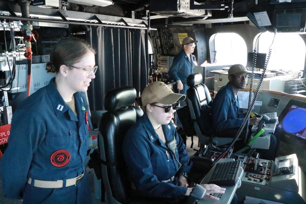 USS Tulsa (LCS 16) Sailors Conduct Bridge Training