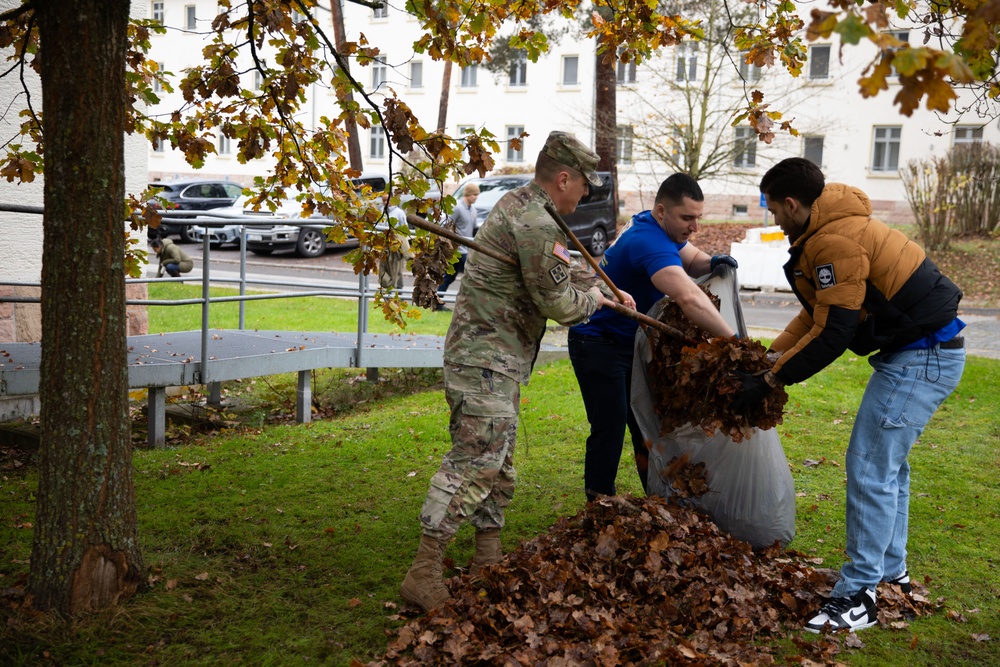 7th MSC Participates in Area Beautification