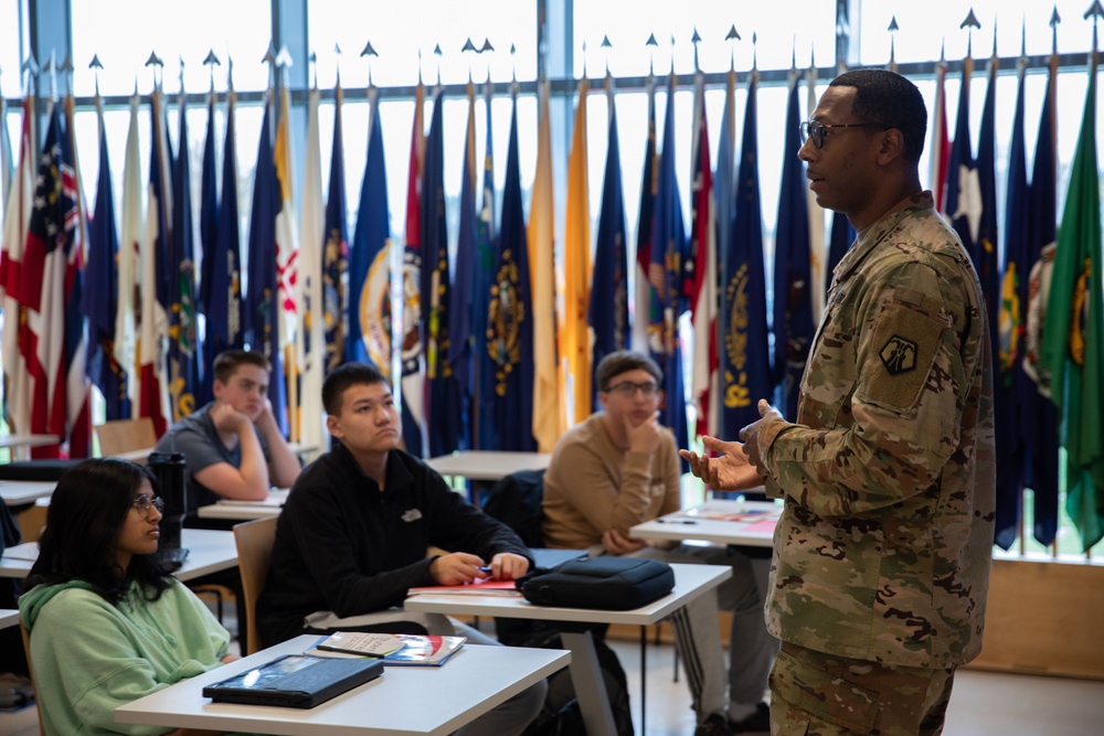 7th MSC Talks Reserve Careers with KHS JROTC