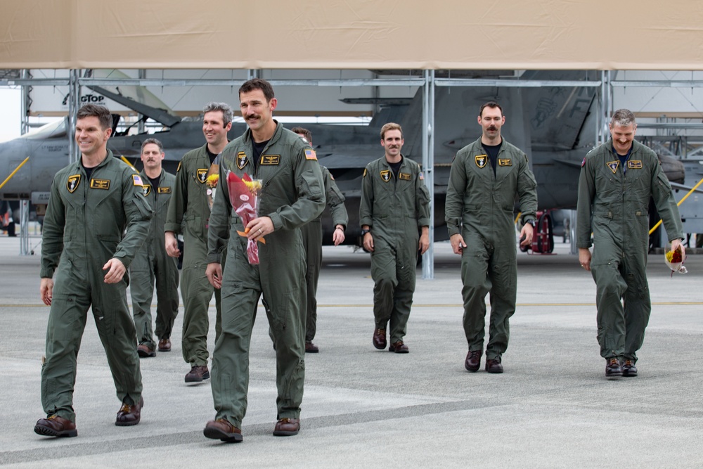 CVW-5 pilots return to Marine Corps Air Station Iwakuni