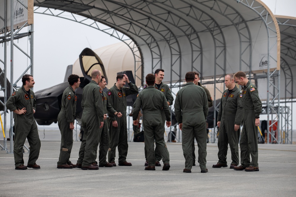 CVW-5 pilots return to Marine Corps Air Station Iwakuni