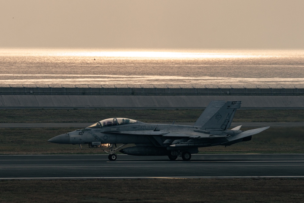 Carrier Air Wing aircraft returns to Marine Corps Air Station Iwakuni