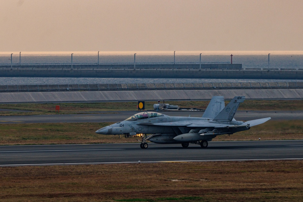 Carrier Air Wing aircraft returns to Marine Corps Air Station Iwakuni