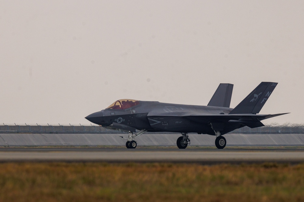 Carrier Air Wing aircraft returns to Marine Corps Air Station Iwakuni