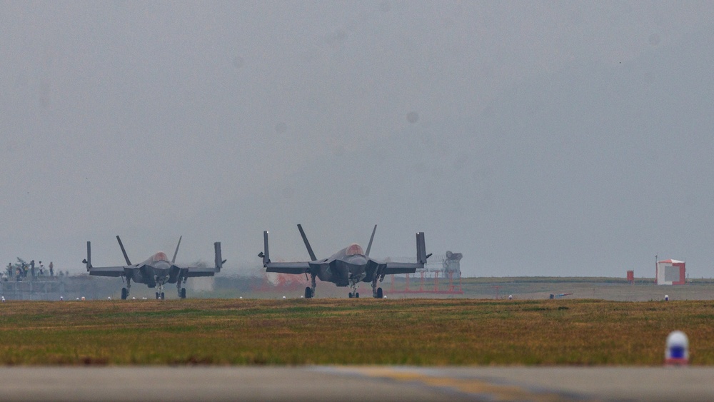 Carrier Air Wing aircraft returns to Marine Corps Air Station Iwakuni