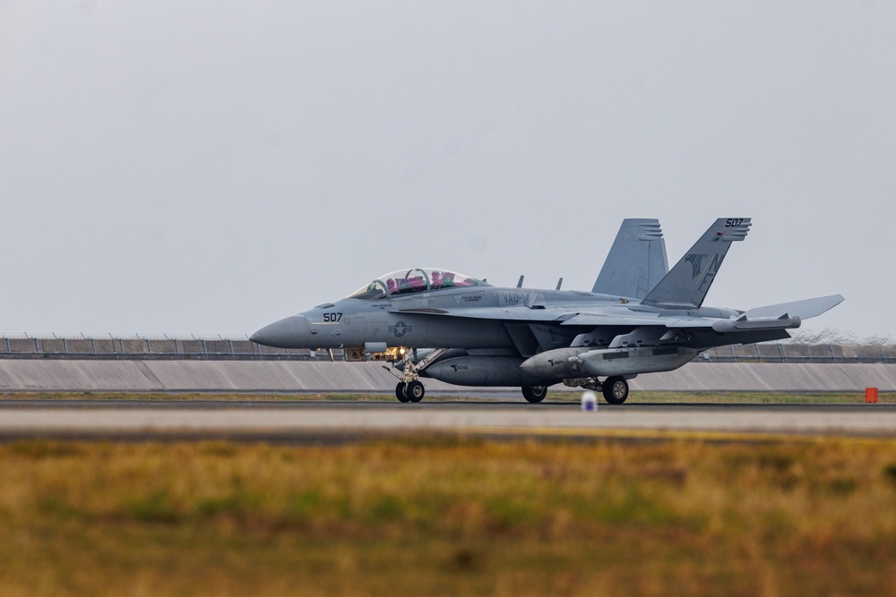 Carrier Air Wing Aircraft returns to Marine Corps Air Station Iwakuni