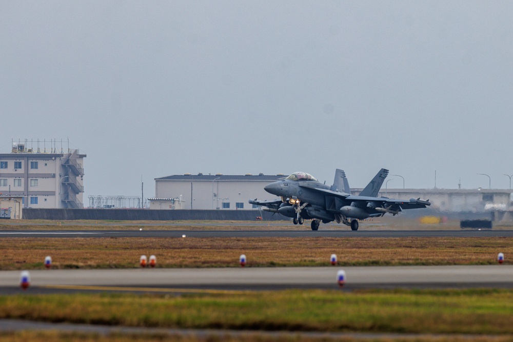 Carrier Air Wing Aircraft returns to Marine Corps Air Station Iwakuni