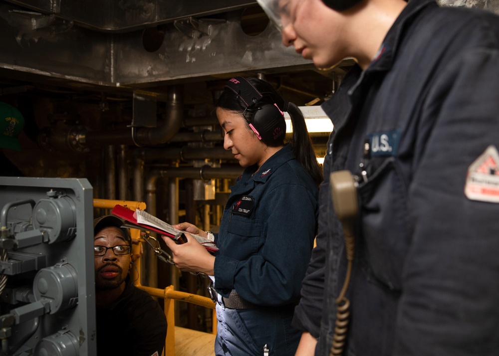 USS Omaha (LCS 12) Conducts Engineering Training While Underway in South China Sea