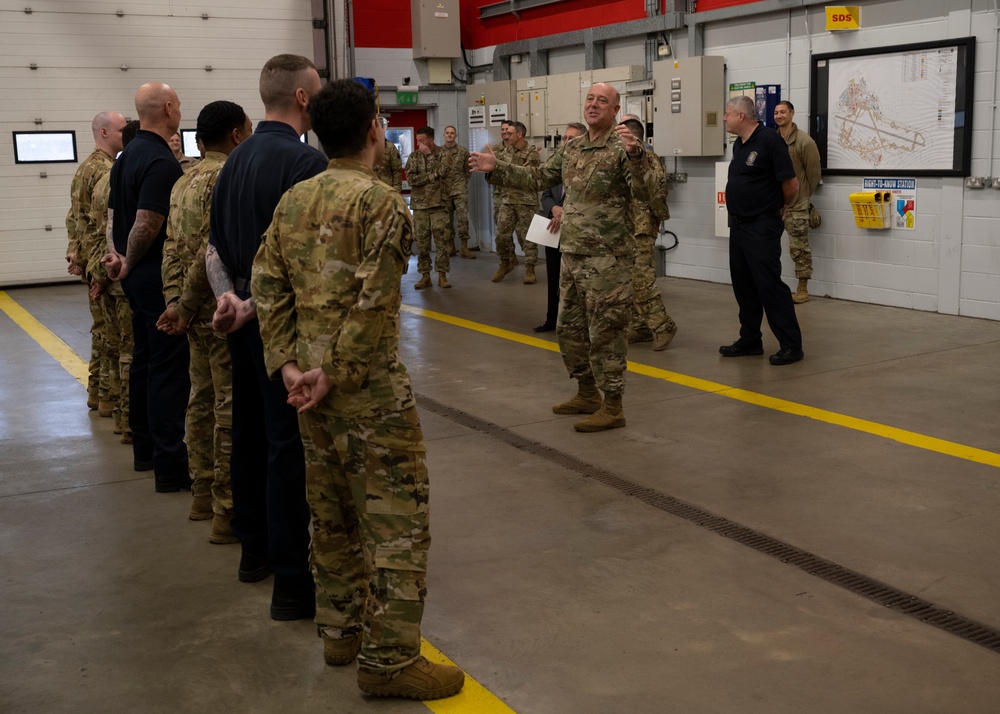 Brig. Gen. Patrick Miller visits RAF Mildenhall