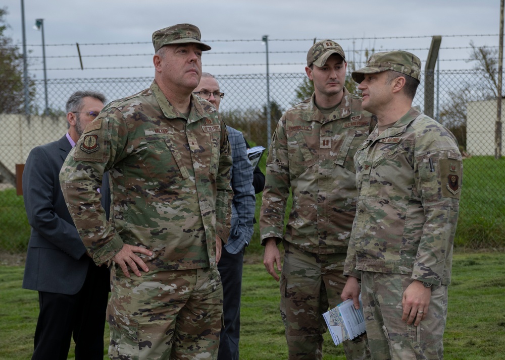 Brig. Gen. Patrick Miller visits RAF Mildenhall