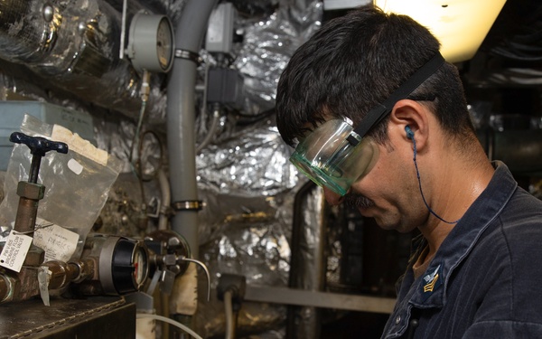 USS Omaha, LCS 12 Tests Potable Water while Underway in South Chnia Sea for Total Bromine Results