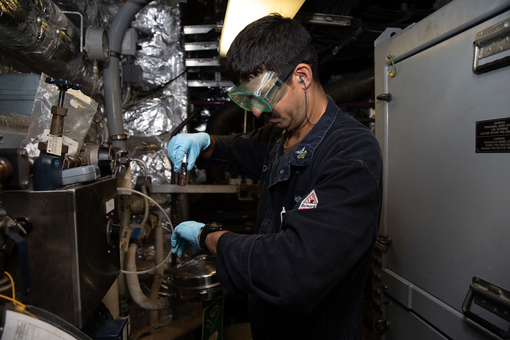 USS Omaha, LCS 12 Tests Potable Water while Underway in South Chnia Sea for Total Bromine Results