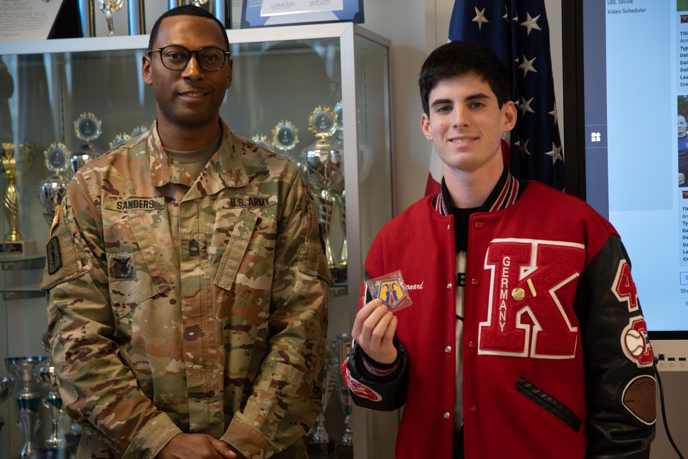 7th MSC Talks Reserve Careers with KHS JROTC